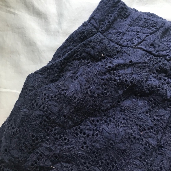 Navy lace mini skirt - Picture 2 of 3